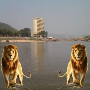 Meet your Posher, Youssouf